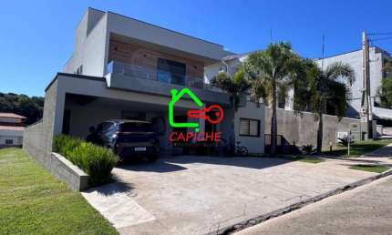 Casa de Luxo em Condomínio Exclusivo em Vinhedo-SP - 5 Quartos, 3 Suítes, 2 Salas, 4 Banheiros, 4 Vagas de Garagem - 320m² no Bosque.