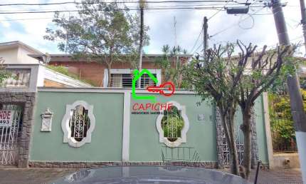 Casa à venda no Centro de Vinhedo-SP: 4 quartos, 1 suíte, 2 salas, 5 banheiros, 2 vagas, 321,00m² de área. Venha conferir!