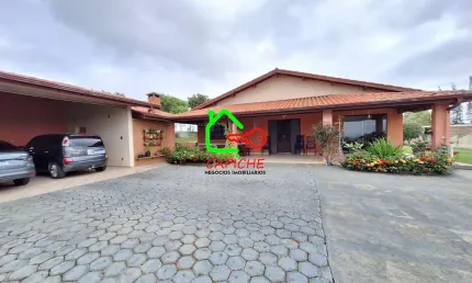 Chácara à venda em Vinhedo-SP, bairro Pinheirinho: 4 quartos, 2 suítes, 2 salas, 4 banheiros, 6 vagas, 287m². Venha conferir!
