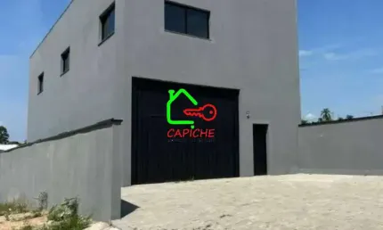 Galpão Comercial para Locação em Vinhedo-SP, Bairro Marambaia: mezanino, 4 Banheiros, 4 Vagas, 340m² Área