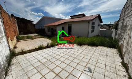Imperdível oportunidade: Casa Comercial à venda no Centro de Vinhedo-SP, 3 salas, 2 banheiros, 161m² de área!