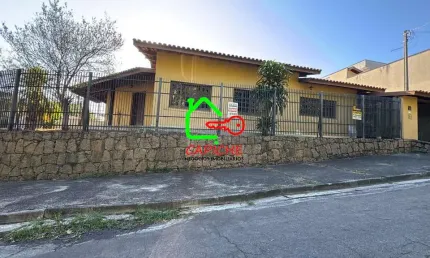 Imperdível oportunidade: Casa à venda em Vinhedo-SP, bairro João XXIII, 3 quartos, 1 suíte, 2 salas, 2 banheiros, 2 vagas, 189m².