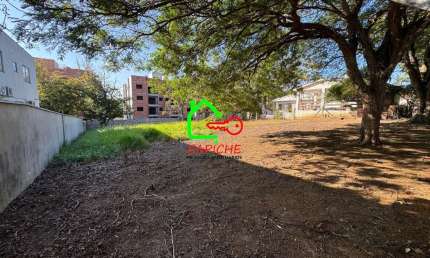 Terreno à venda no Centro de Vinhedo-SP com 960m² de área!