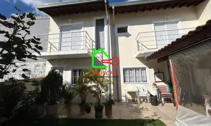 Imperdível oportunidade de investimento: Casa à venda no Centro de Vinhedo-SP, 4 quartos, 1 suíte, 2 salas, 2 vagas, 300m².
