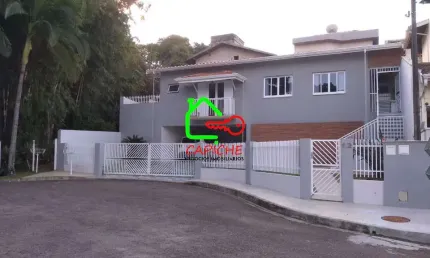 Imperdível casa à venda em Vinhedo-SP, bairro Nova Vinhedo, 3 quartos, 1 suíte, 2 salas, 3 banheiros, 4 vagas, 260 m²!