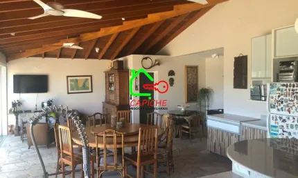 Casa de alto padrão no Condomínio Rainha em Louveira-SP: 3 quartos, 3 suítes, 2 salas, 6 banheiros, 7 vagas de garagem, 496m².