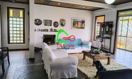 Casa de luxo em condomínio: 5 quartos, 4 suítes, 3 salas, 5 banheiros, 8 vagas e 500m² em São Joaquim, Vinhedo-SP.