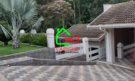 Casa de alto padrão em condomínio exclusivo em Vinhedo-SP: 3 quartos, 3 suítes, 3 salas, 5 banheiros, 4 vagas, 400m². Venda ou locação!