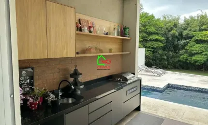 Casa em condomínio à venda em Vinhedo-SP, no Bosque: 3 quartos, 3 suítes, 3 salas, 4 banheiros, 4 vagas, 226m².