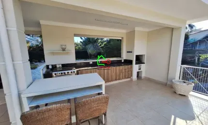 Casa em condomínio de luxo: 3 quartos, 1 suíte, 2 salas, 4 banheiros, 4 vagas de garagem, 250 m² em Vinhedo-SP, bairro Marambaia.