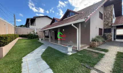 Casa à venda em Vinhedo-SP, bairro Bosque: 3 quartos, 1 suíte, 2 salas, 3 banheiros, 4 vagas de garagem, 327,00 m² de área.