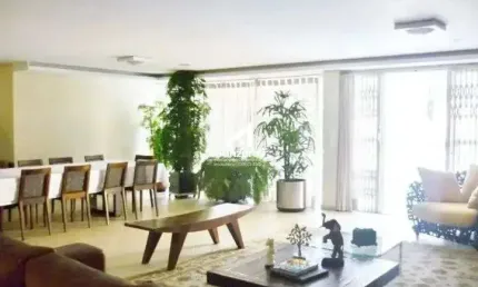 SOBRADO ESPAÇOSO E SOFISTICADO NO CAMPO BELO – 682m² DE CONFORTO E ELEGÂNCIA