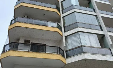 Cobertura duplex: 3 quartos com 2 suítes em bairro nobre de Cabo Frio
