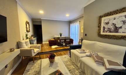 Casa térrea em bairro nobre da cidade, 3 quartos sendo 1 suíte, quintal, em terreno de 250m2