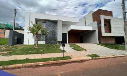 Casa à venda em Maringá, Chácaras Aeroporto, com 3 suítes, com 254.72 m