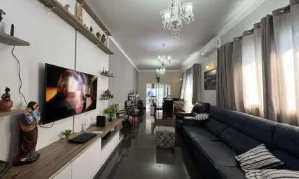 Venda | Casa com 316 m , 3 dormitório s , 5 vaga s . Av. Mandacarú, Maringá