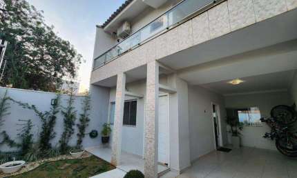 Sobrado à venda em Maringá, Jardim Brasil, com 4 quartos, com 250 m