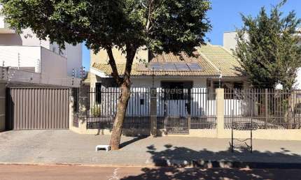 LINDA CASA  ESPAÇOSA NA Vila Marumby COM PISCINA E EDÍCULA