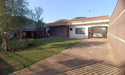 Casa no Jardim Piatã. Ótima opção para quem procura espaço