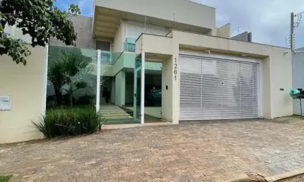 Casa à Venda com 4 Suítes, Área de Lazer Completa em Maringá  R  3.000.000,00
