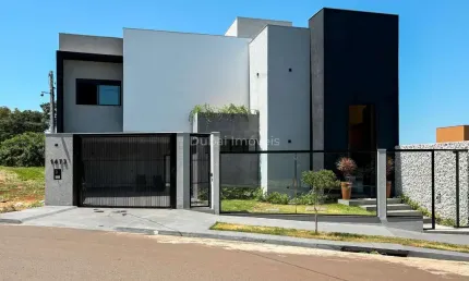 Lindo Sobrado em Região Nobre de Maringá  Este belíssimo imóvel oferece conforto e sofisticação.