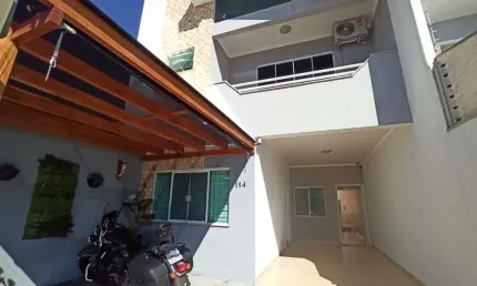 Lindo Sobrado no Jardim Fregadolli ótima localização, perto de mercados