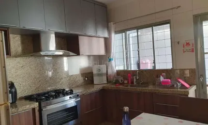 CASA A VENDA JARDIM GUAIRAÇA , COM 88,76 M  CONTRUÇÃO COM 1 SUÍTE E 2 QUARTOS