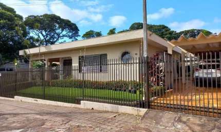 Casa à Venda na Zona 6 em Maringá |Ampla, Bem Localizada e com Ótima Estrutura