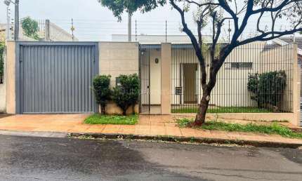 Casa com 2 Suítes, Edícula e Terreno de 420m  - Jardim Leblon, Maringá PR
