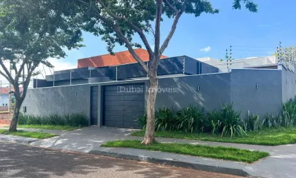 Oportunidade  Casa de Esquina Espaçosa com 3 Quartos Jardim Oriental