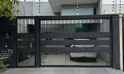 Casa com 3 quartos à venda na Rua Pioneira Maria Manhas Garcia, 587, Jardim Monte Rei, Maringá