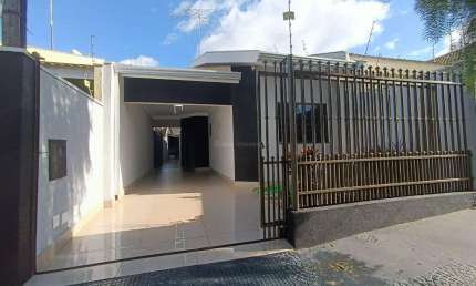 Casa com 3 quartos à venda na Rua Pioneiro José Alves Filho, 538, Jardim Pinheiros II, Maringá