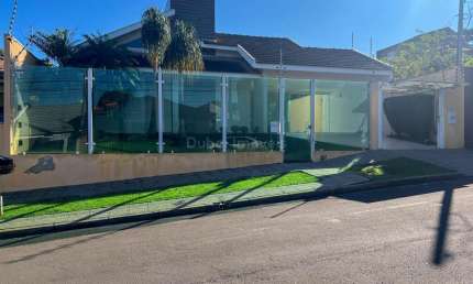 Casa Térrea em Bairro Nobre  Próximo à Av. Cerro Azul