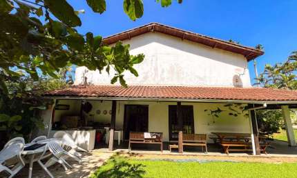 Casa com Piscina Privativa na Barra do Sahy - À VENDA