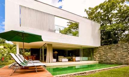 Casa com Arquitetura Contemporânea e Lazer Completo na Praia da Baleia – À VENDA