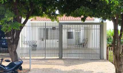 Casa Térrea para Venda em Maringá, Jardim Leblon, 2 dormitórios, 2 banheiros, 3 vagas