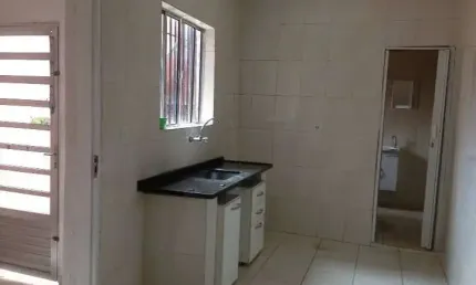 Locação casa R$ 1.980,00 Vila Guarani (não é independente) 2 dormitórios