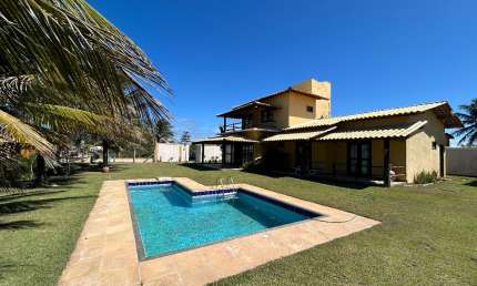 Lindo imóvel pronto pra morar , pé na areia . Um ótimo investimento também pra aluguel por temporada