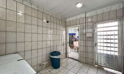 Casa geminada 2 dormitórios convertida para ponto comercial
