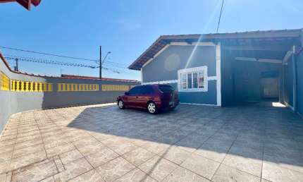 Casa semi isolada com 2 dormitórios, na Mirim, em Praia Grande-SP