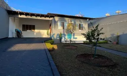 Casa com 3 quartos à venda no Jardim Inconfidência, Uberlândia , 210 m2 por R$ 850.000