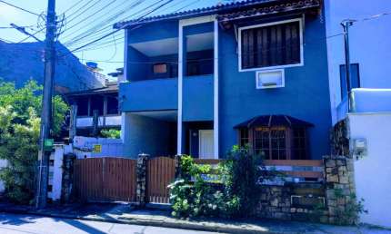 Casa triplex 3 quartos-Oportunidade -Vargem pequena