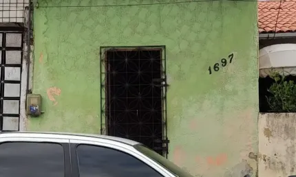 Vendo Casa na Rua Eusébio de Queiroz, no bairro Montese