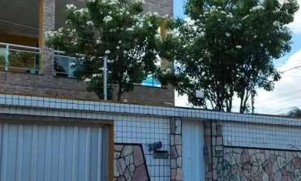 Vendo Excelente Casa na Rua Ribeiro Leitão no bairro Jóquei Clube.