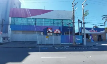 Galpão com salas, 901 m², totalmente preparada para atividades na área da saúde.