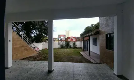 Casa com 2 dormitórios em condomínio bairro Sumaré, próximo ao morro Sto Antônio