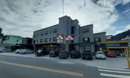 Sala comercial 32,50m² no centro de caraguatatuba com wc privativo