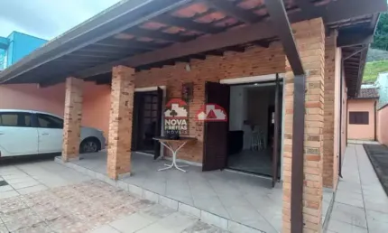 Casa com 3 quartos para alugar na Rua Benedito Izidoro de Moura, 210, Jardim Terralão, Caraguatatuba