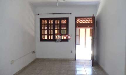casa em condomínio a pouco metros da praia Martim de Sá