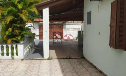 Bela casa avarandada, mobiliada, disponível para venda no Bairro Martim de Sá. Oportunidade Única de morar no bairro mais procurado de Caraguatatuba!